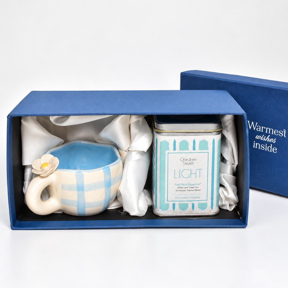 Blue Daisy mug and Light Tea Gift Set