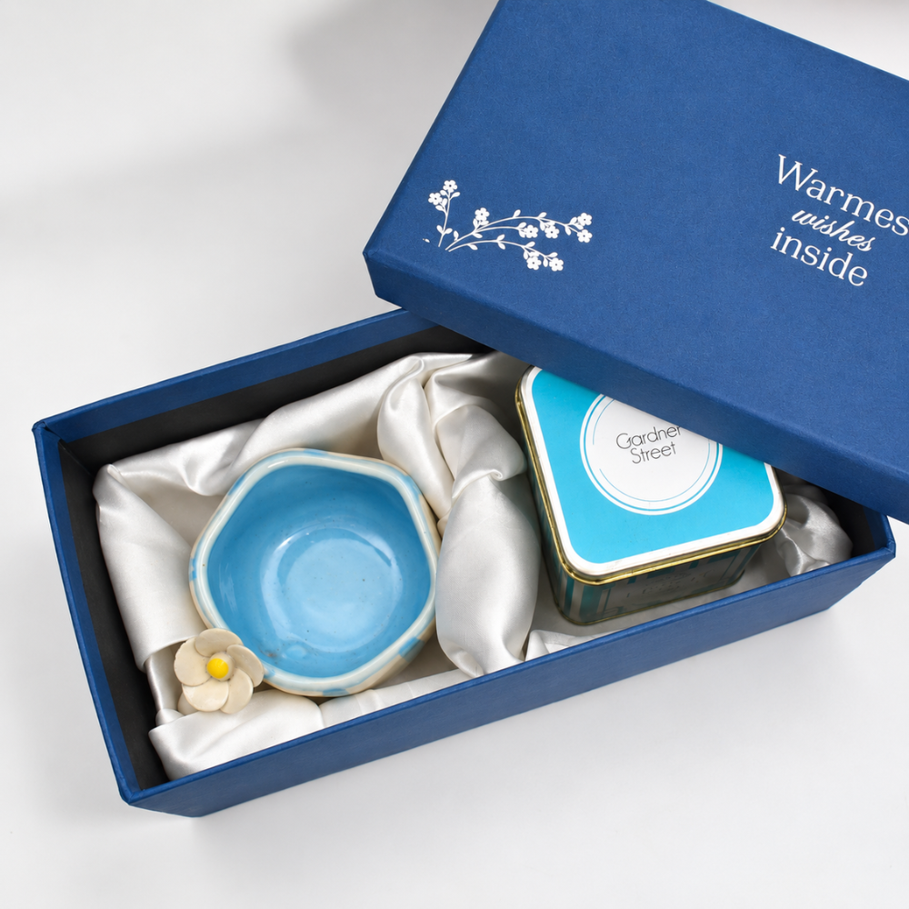 Blue Daisy mug and Light Tea Gift Set