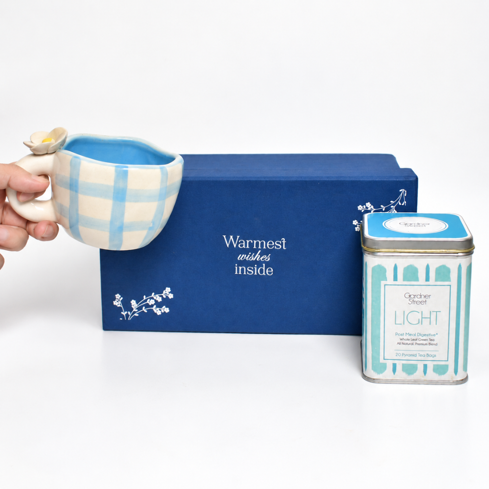Blue Daisy mug and Light Tea Gift Set