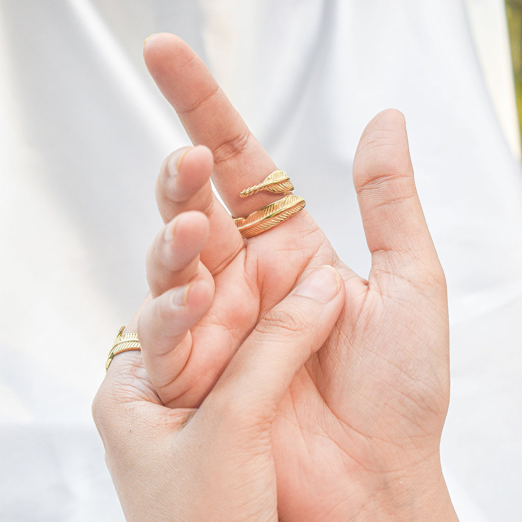 leaf gold ring woman