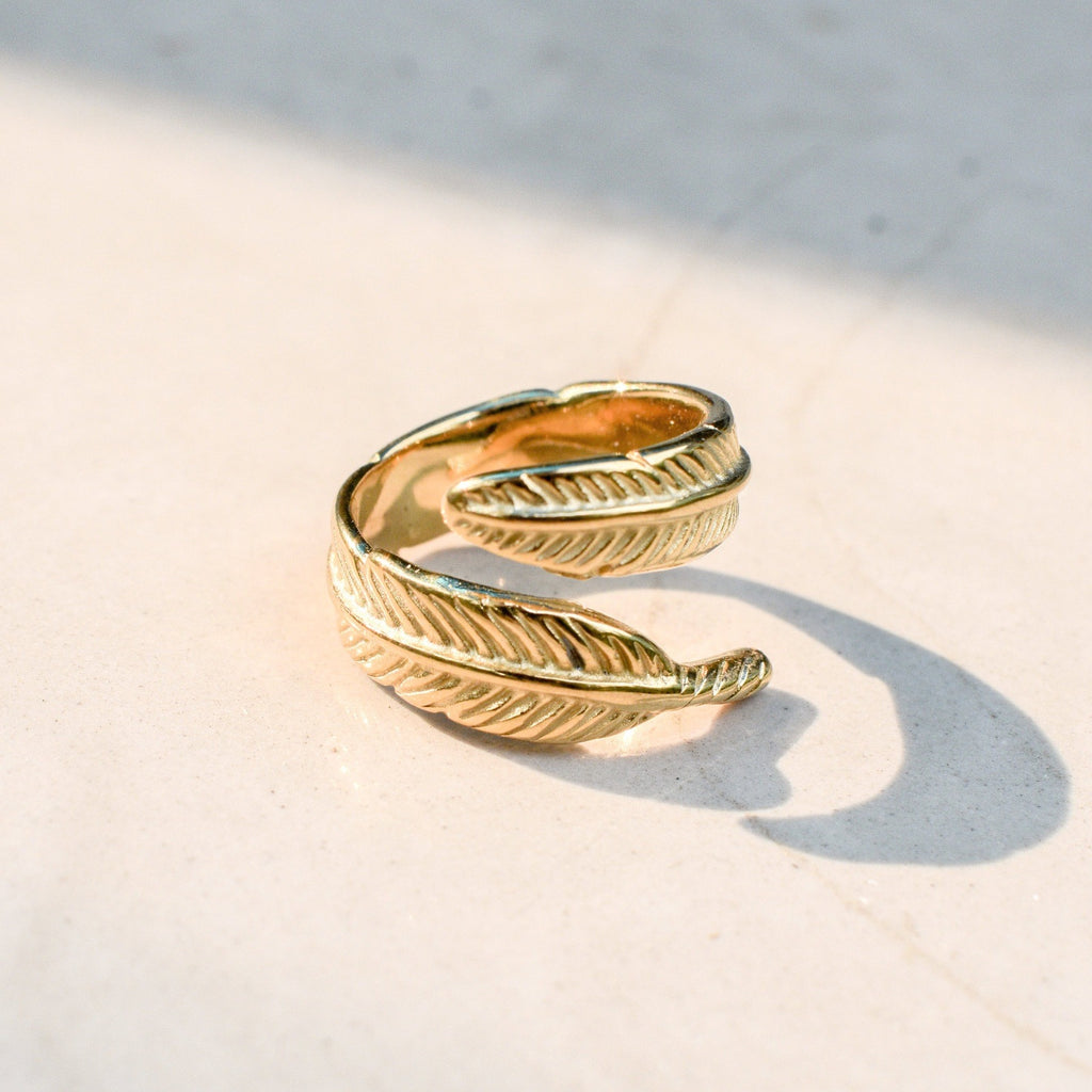 leaf gold ring woman