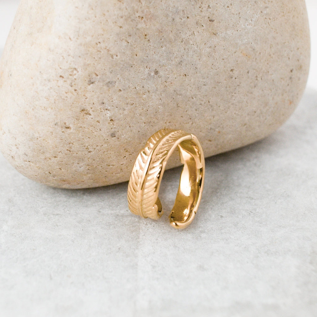 leaf gold ring woman