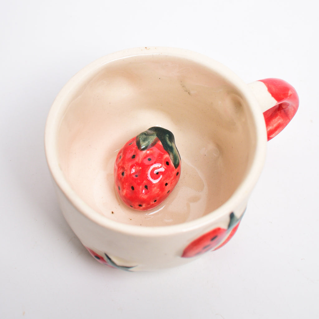 Ceramic 3D mug - Strawberry surprise