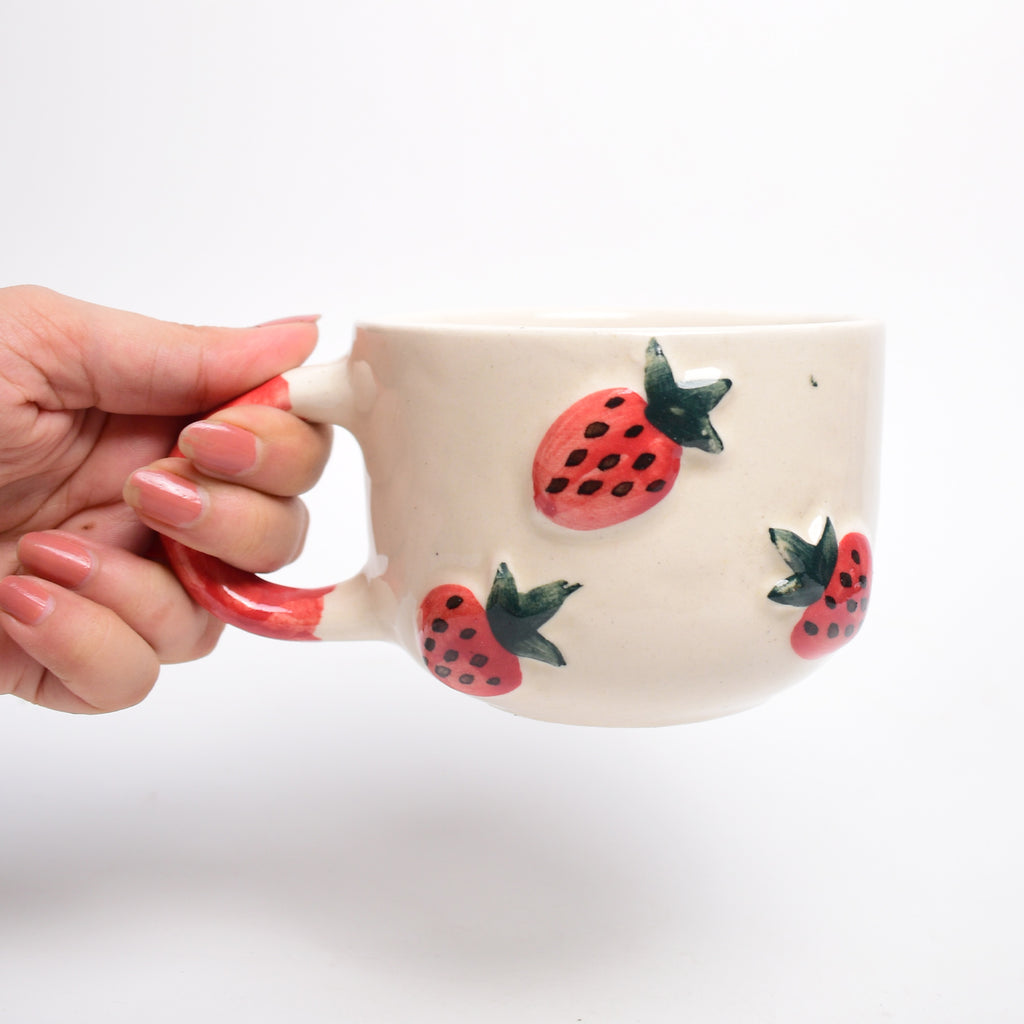 Ceramic 3D mug - Strawberry surprise