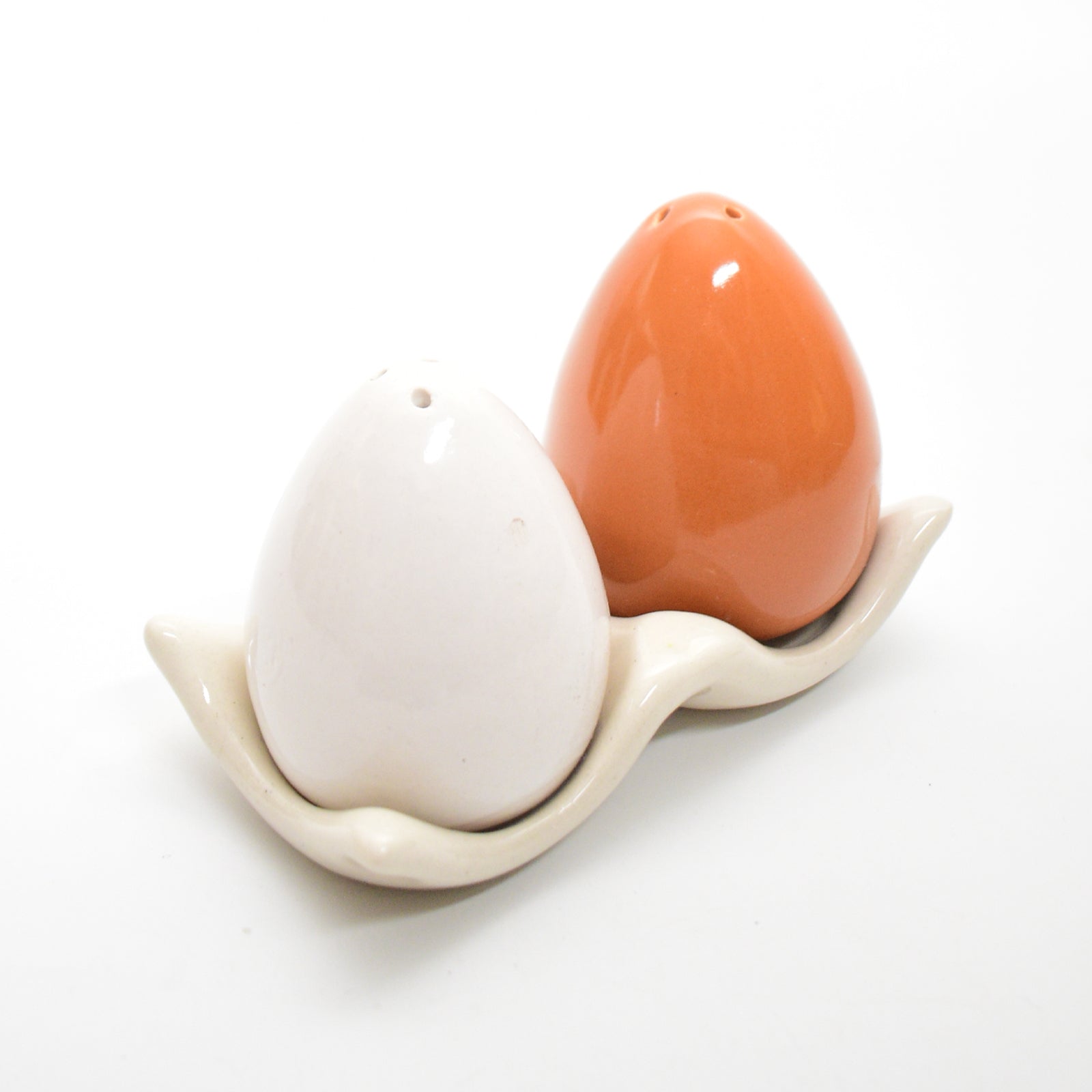 Salt & Pepper Shaker Set - Egg With White Tray