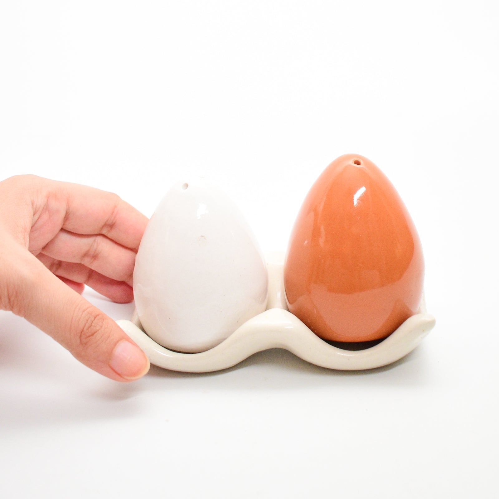Salt & Pepper Shaker Set - Egg With White Tray