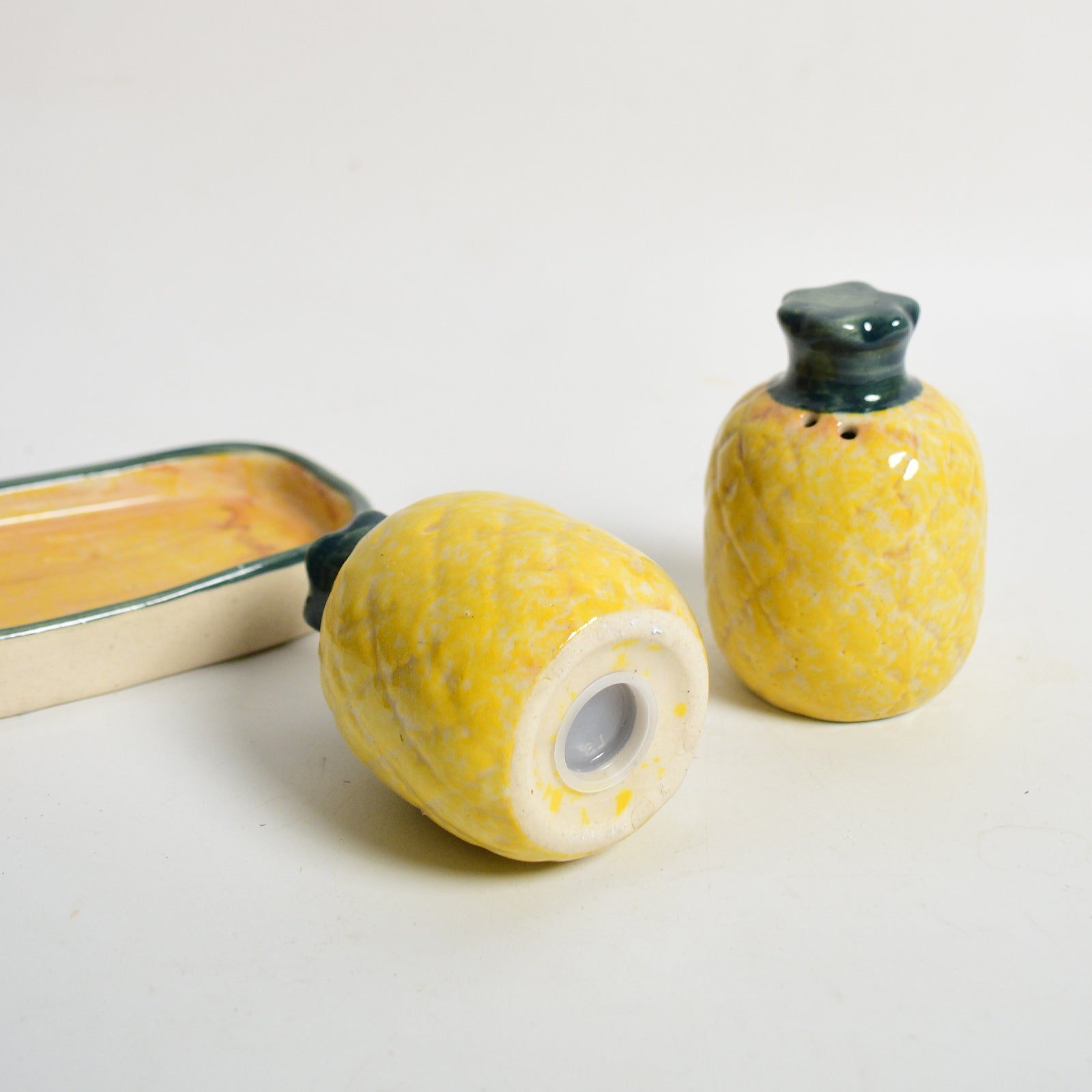 Salt & Pepper Shaker Set - Pineapple