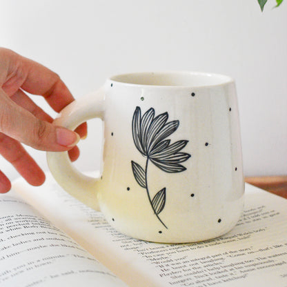 Stylish Ceramic Tea Mug - Black Flower