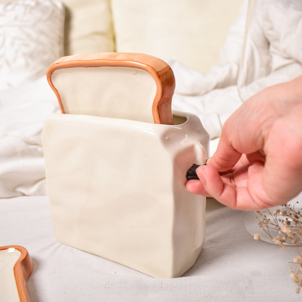 Toaster Plate Holder with Set of Two Toast Plates