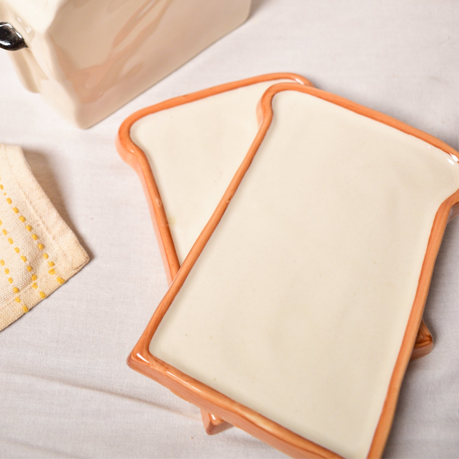 Toaster Plate Holder with Set of Two Toast Plates
