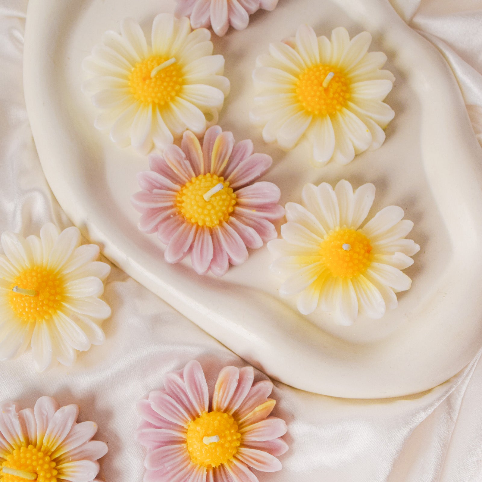 Scented Daisy Floating Candle Set of 6