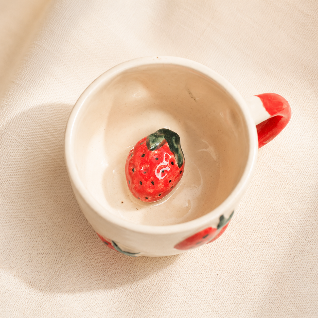 Ceramic 3D mug - Strawberry surprise